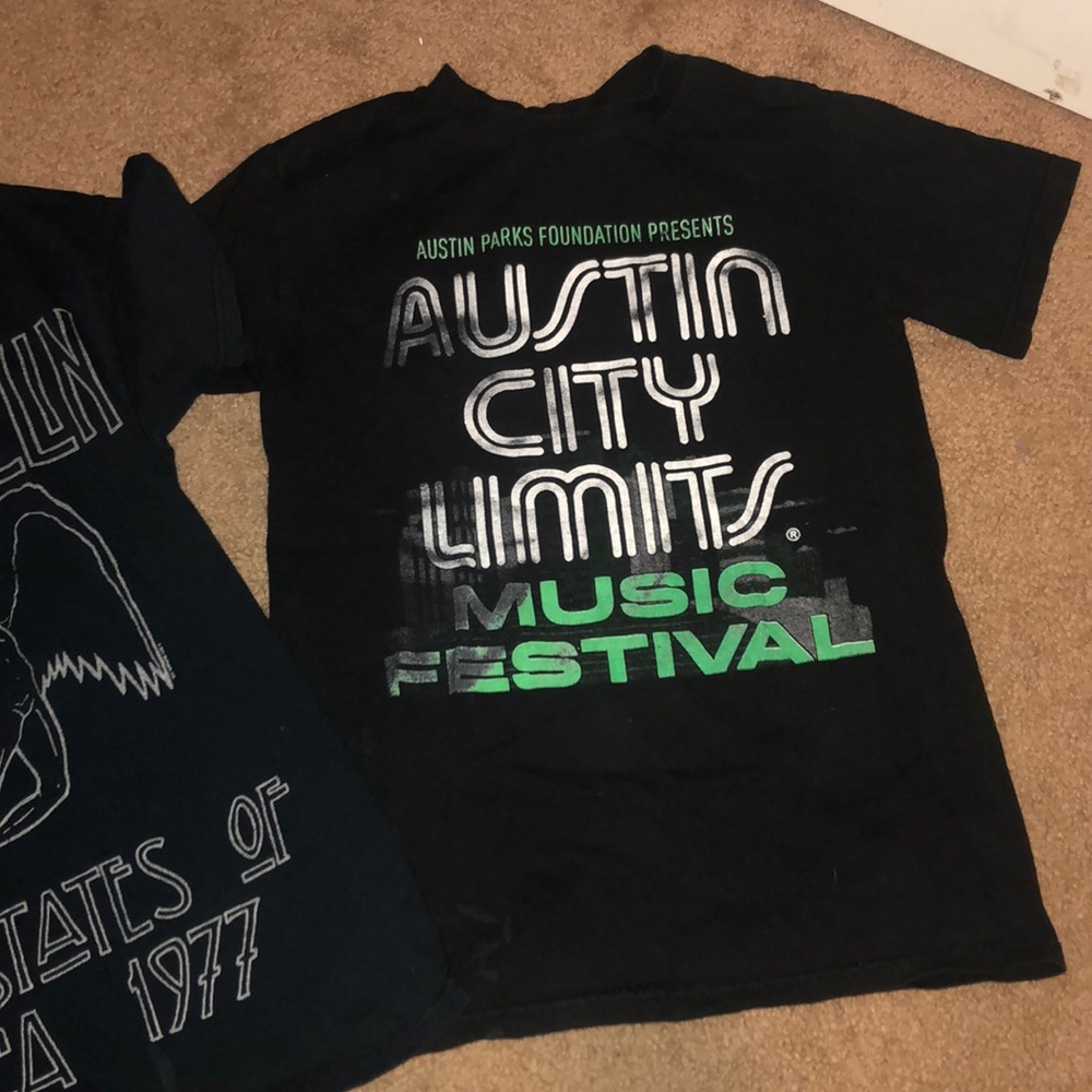 Classic black tee’s